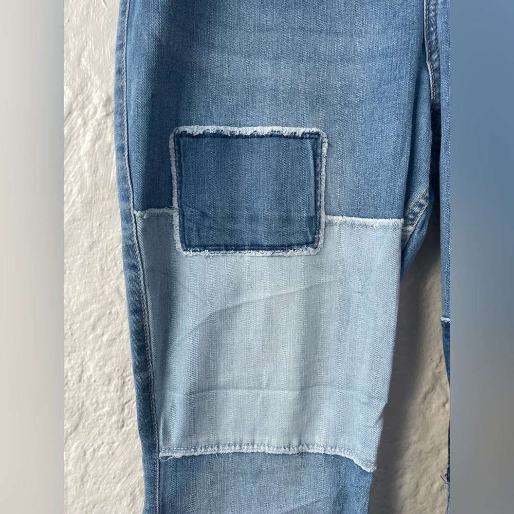 Hollister Patchwork High Rise Flare Raw Hem Soft Stretch Denim Jeans; 19 34/31 - Picture 3 of 6